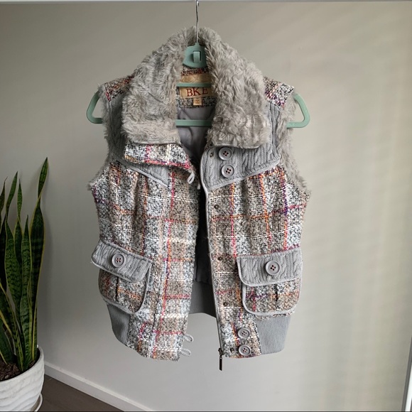 Vest - Picture 1 of 3